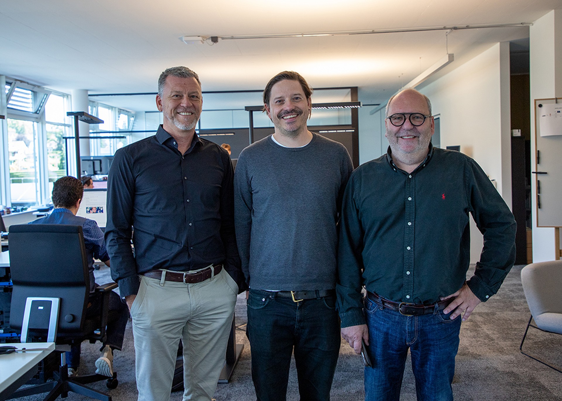 Gruppenfoto von Ralf Brachat, Stefan Wagner und Martin Radelfinger in den neuen Räumlichkeiten in Küsnacht.