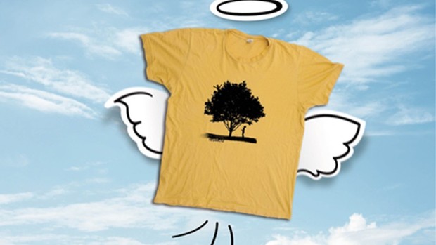 T-Shirt mit Baum drauf und Flügeln