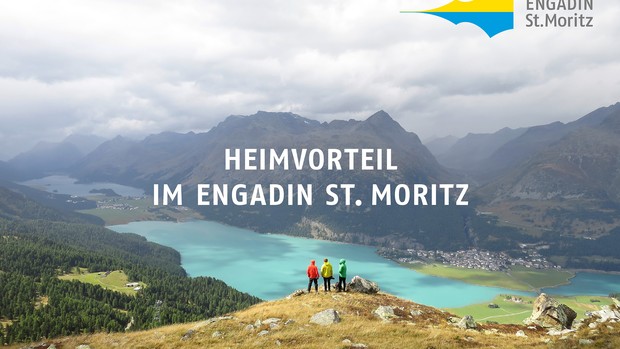 Foto von Berglandschaft mit Wanderern und Schriftzug "Heimvorteil im Engadin St. Moritz"
