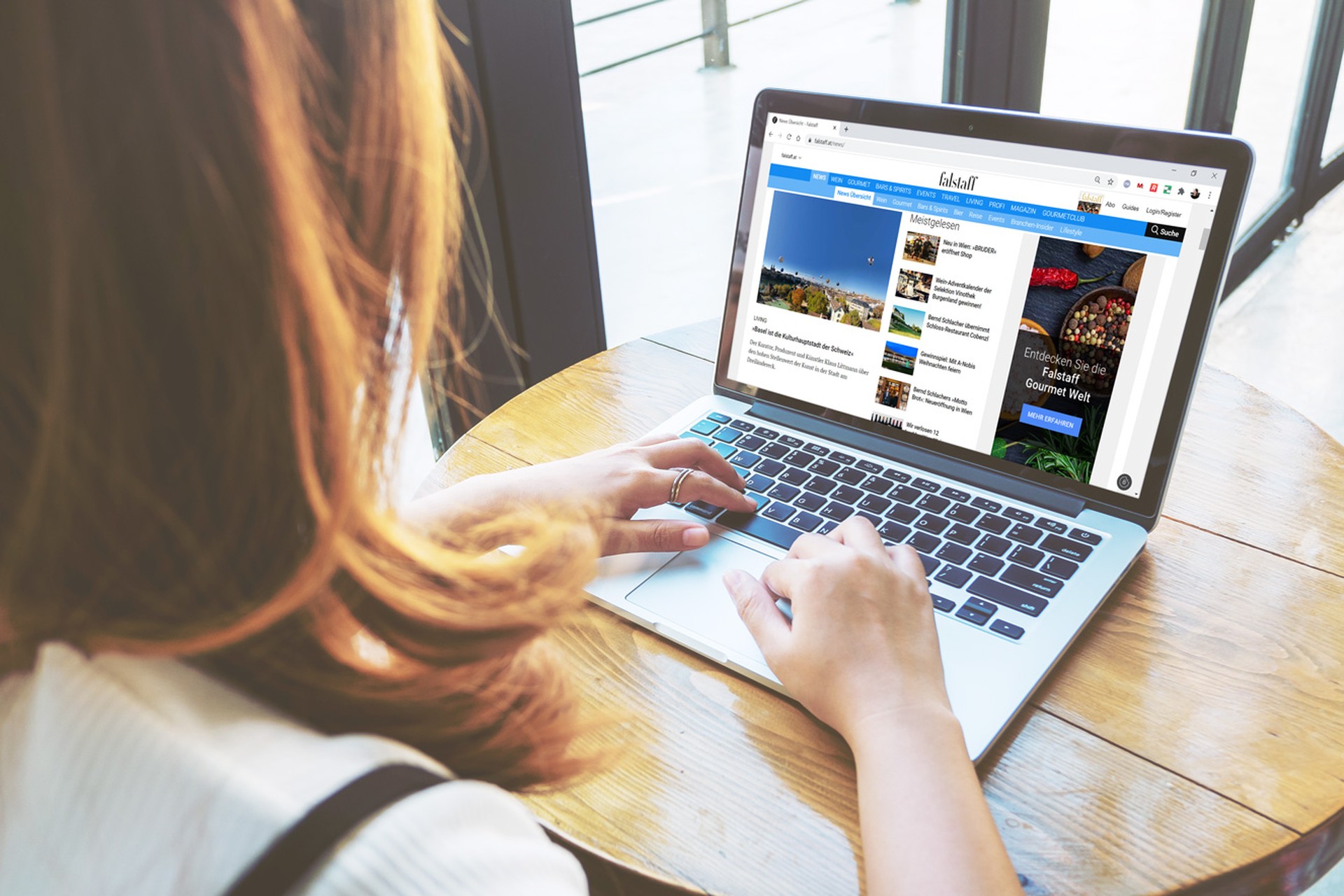 Laptop mit Website Faltstaff.at 