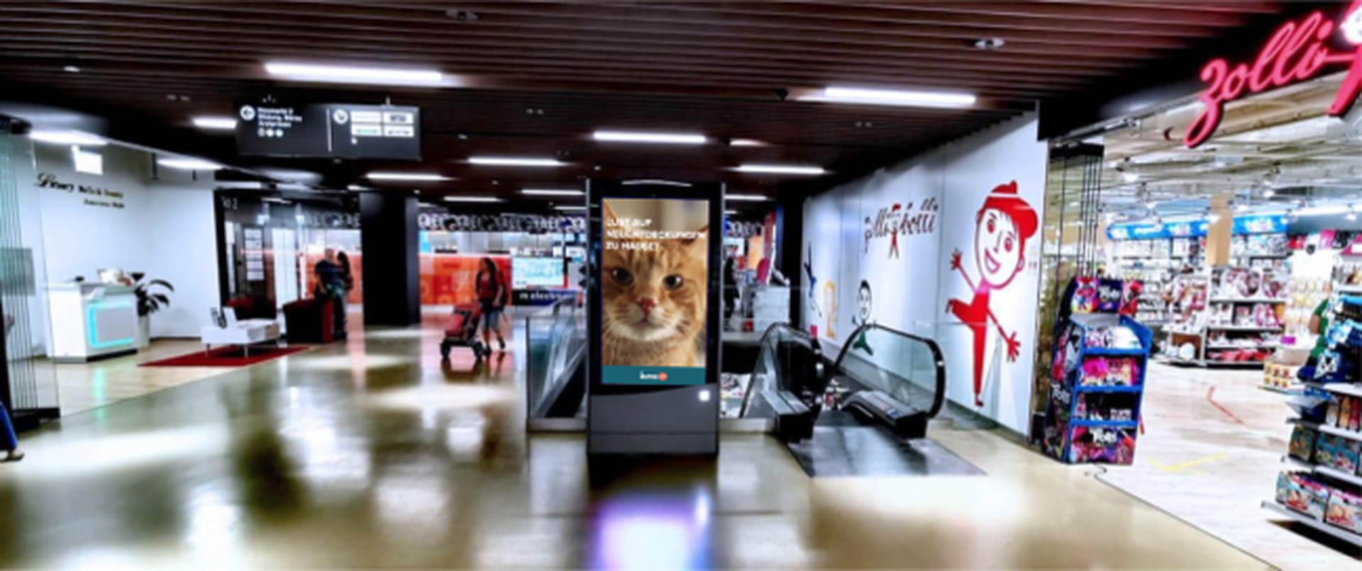 DOOH Screen mit home24 Werbung in einem Einkaufscentrum